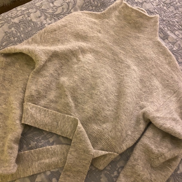 Aritzia Sweaters - Aritzia Sweater